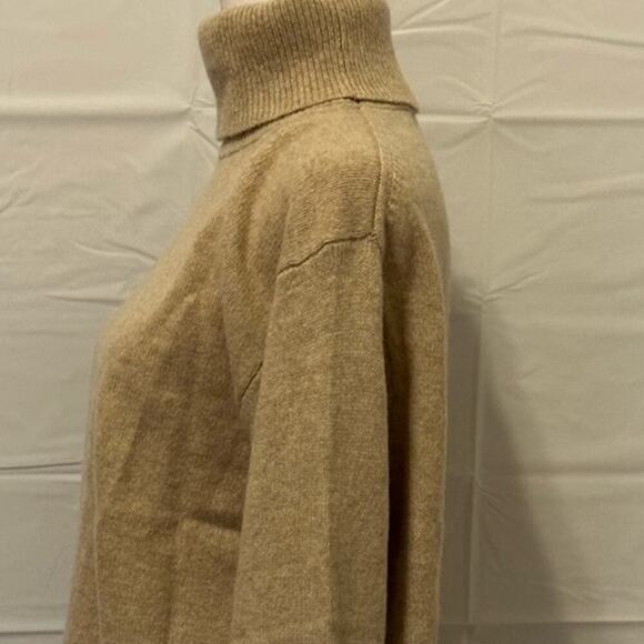 Uniqlo Wool Funnel Turtleneck Sweater size M NEW Tan Slouch Shoulder - Picture 3 of 9